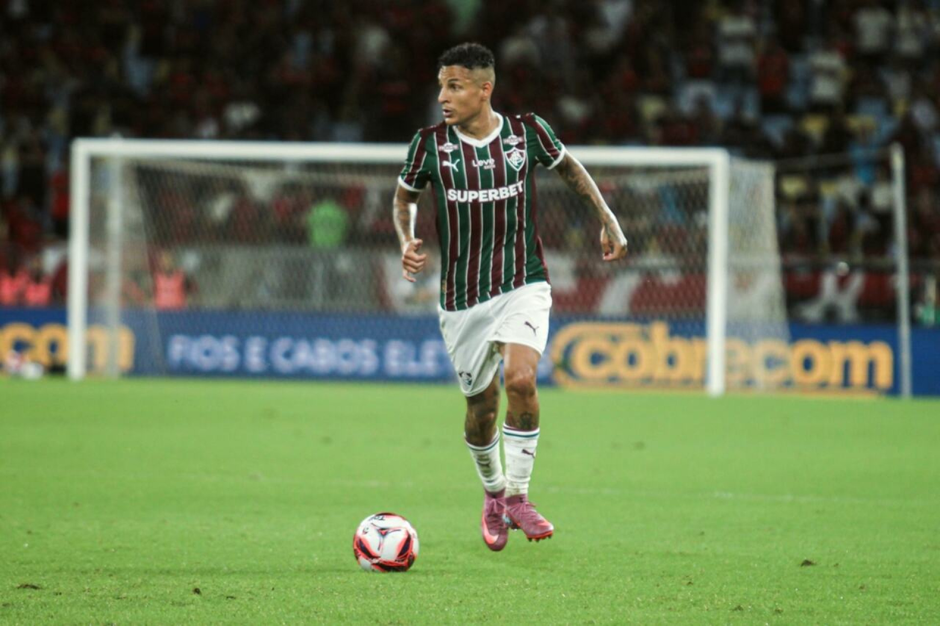 T&eacute;cnico do Fluminense aponta quem &eacute; o titular da lateral esquerda