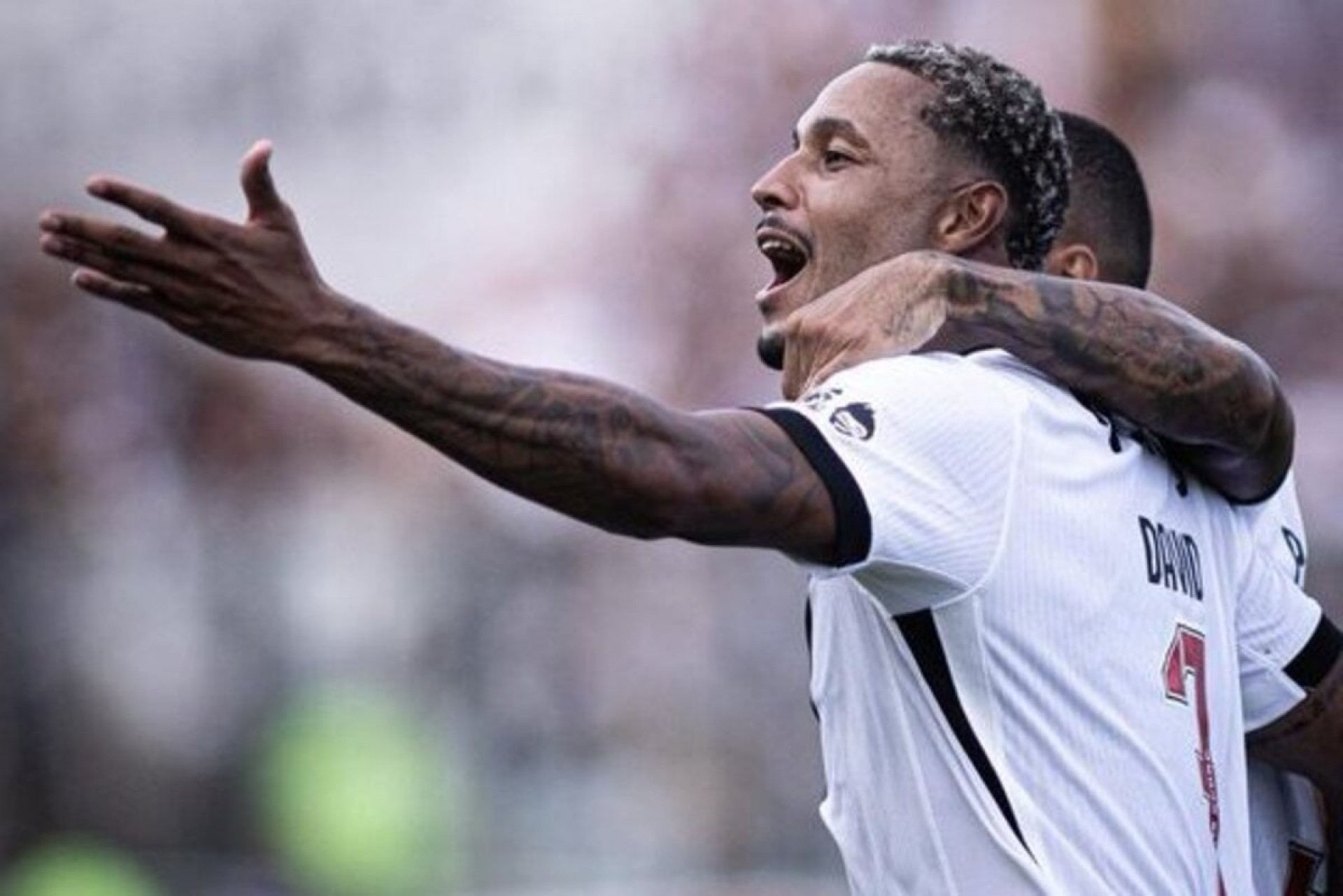 Em S&atilde;o Janu&aacute;rio, Vasco vence o Gr&ecirc;mio e engata quarto jogo invicto no Brasileir&atilde;o