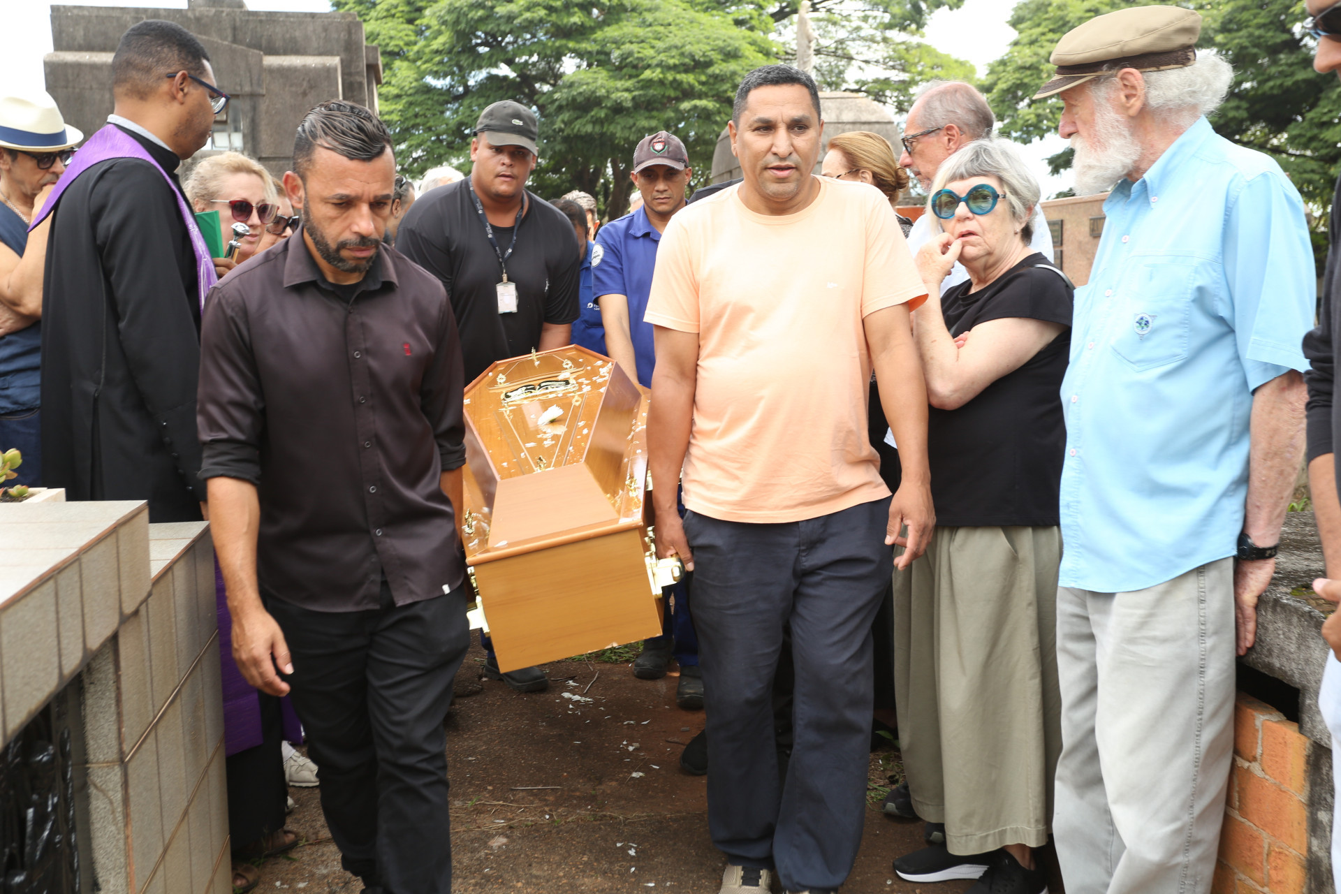 Corpo de Juca de Oliveirá é enterrado em São Paulo - Celso Tavares / Brazil News