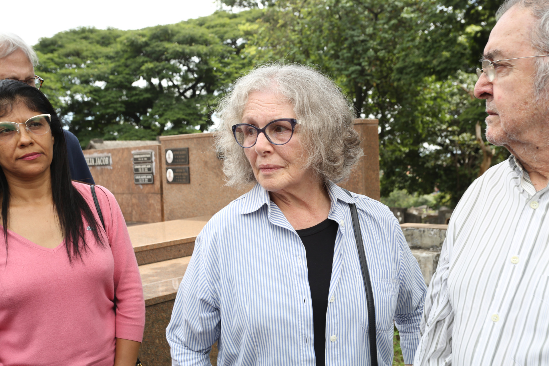 Irene Ravache no enterro de Juca de Oliveira - Celso Tavares / Brazil News