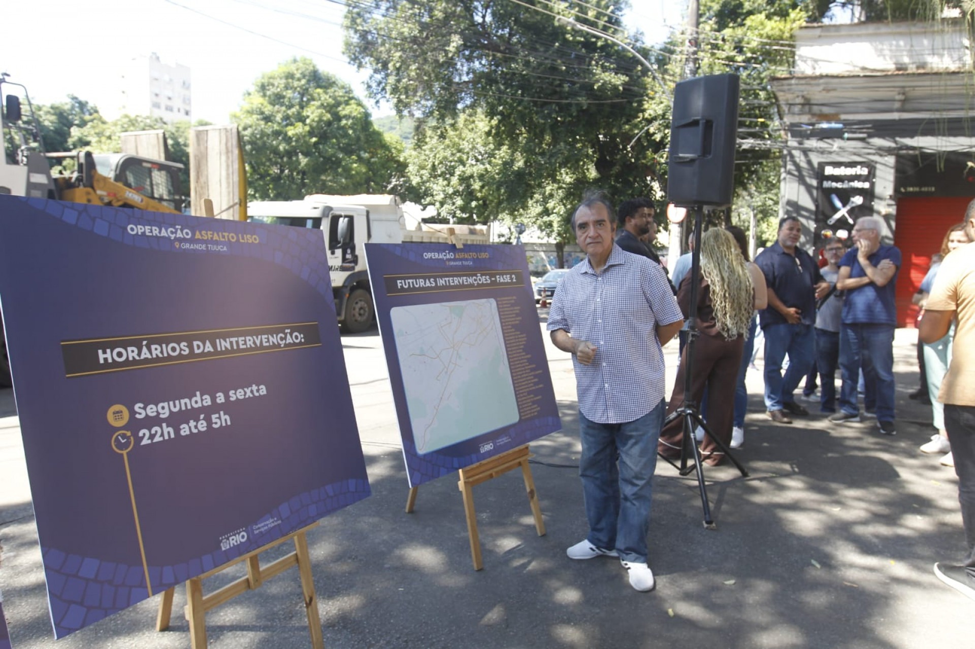 Morador Juan Carlos Varela celebrou o início das obras - Reginaldo Pimenta / Agência O Dia