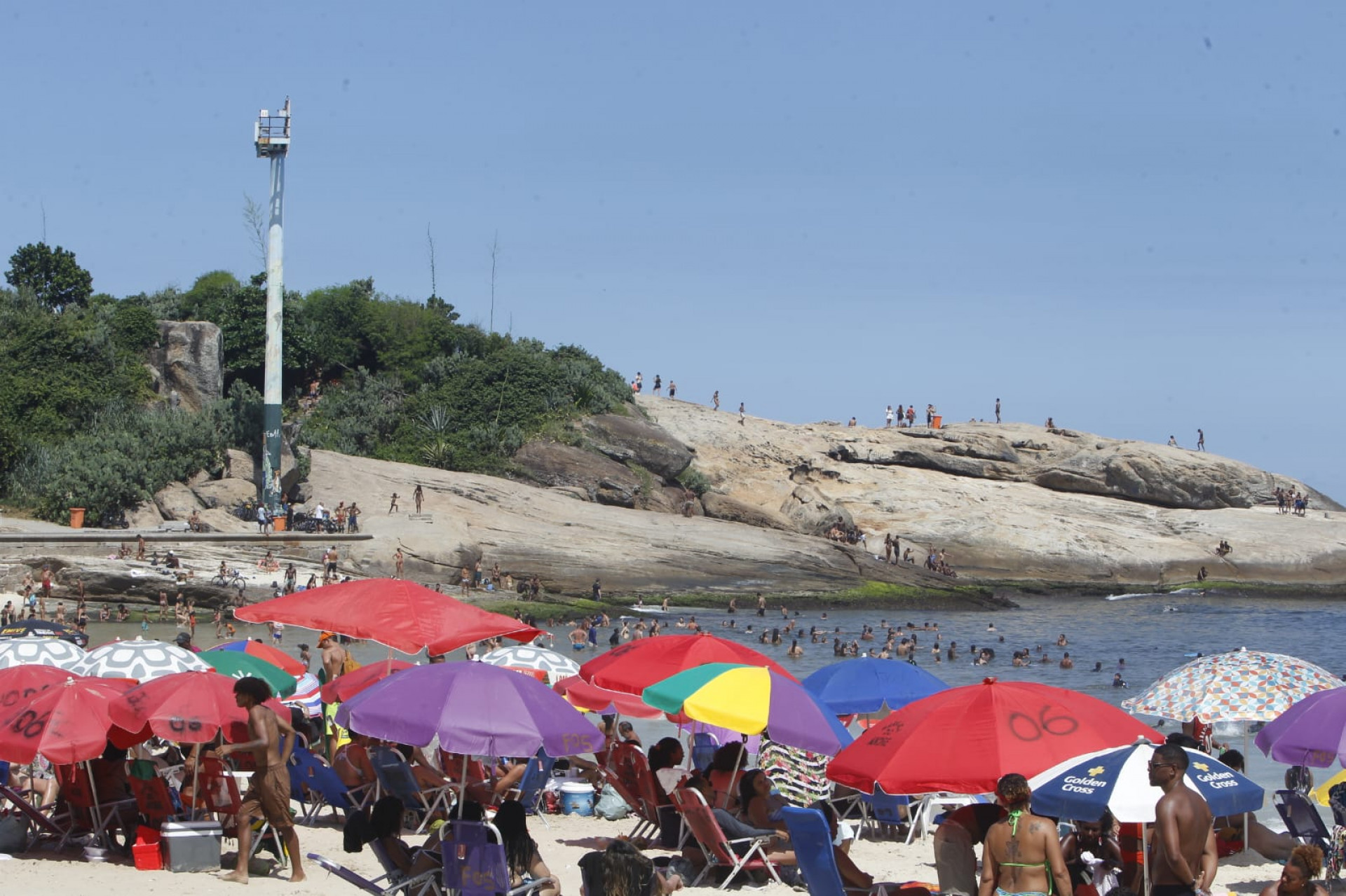 Deu praia! Orla de Ipanema e do Arpoador, na Zona Sul, ficam lotadas, neste domingo (22) - Reginaldo Pimenta / Agência O Dia