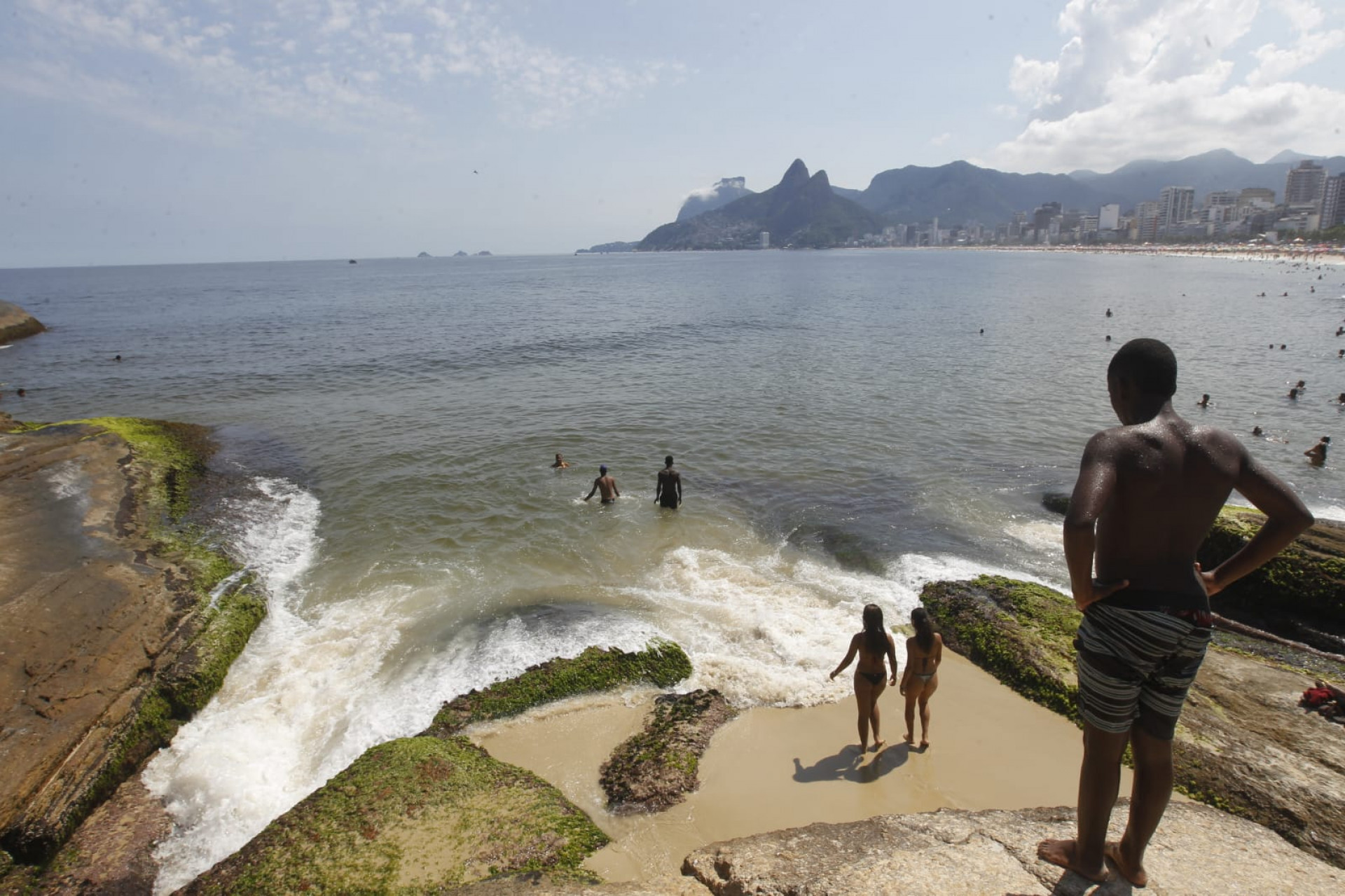 Deu praia! Orla de Ipanema e do Arpoador, na Zona Sul, ficam lotadas, neste domingo (22) - Reginaldo Pimenta / Agência O Dia