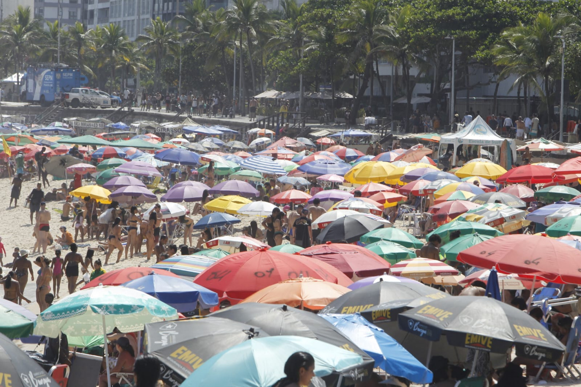 Deu praia! Orla de Ipanema e do Arpoador, na Zona Sul, ficam lotadas, neste domingo (22) - Reginaldo Pimenta / Agência O Dia
