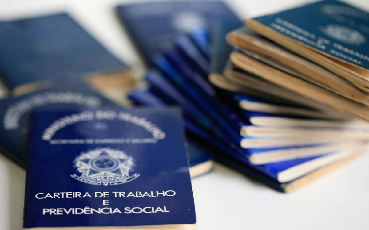 Entre as vagas de emprego oferecidas, há 79 oportunidades para atendente