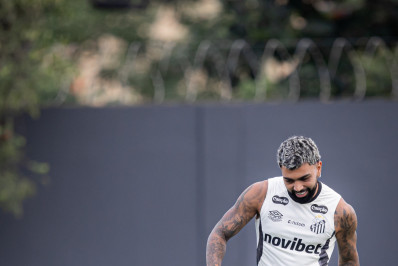 Atacante do Santos, Gabigol passa por operação na região do púbis