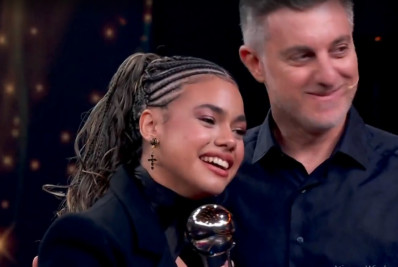 'Melhores do Ano': Alana Cabral vence categoria 'Revelação' e se emociona em discurso