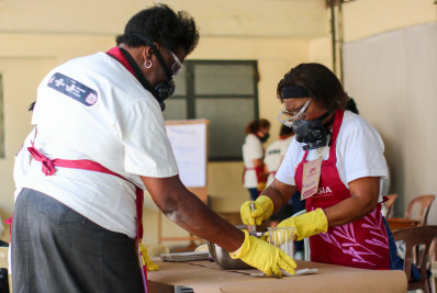 Artemisia Escola de Mulheres e Bioeconomia participa da ExpoFavela com produtos naturais desenvolvidos por alunas do projeto
