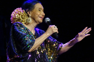 Ellen de Lima comemora 88 anos com show em Copacabana