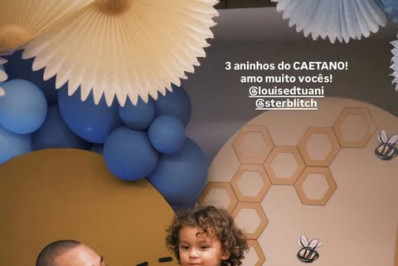 Eduardo Sterblitch e Louise D’Tuani celebram 3 anos do filho com festa temática no Rio