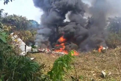 Vídeo: Avião militar cai na Colômbia com mais de 100 soldados a bordo