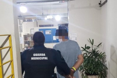Homem é preso dentro da delegacia por descumprir medida protetiva em Volta Redonda