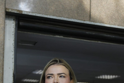 Defesa diz que Monique Medeiros 'jamais foi omissa' e culpa Jairinho pela morte de Henry Borel