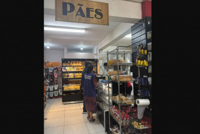 Vigilância Sanitária apura denúncias em padaria e supermercado em Cabo Frio