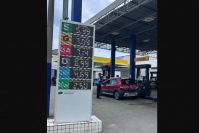 Gasolina passa de R$ 7 e postos limitam abastecimento na Região dos Lagos