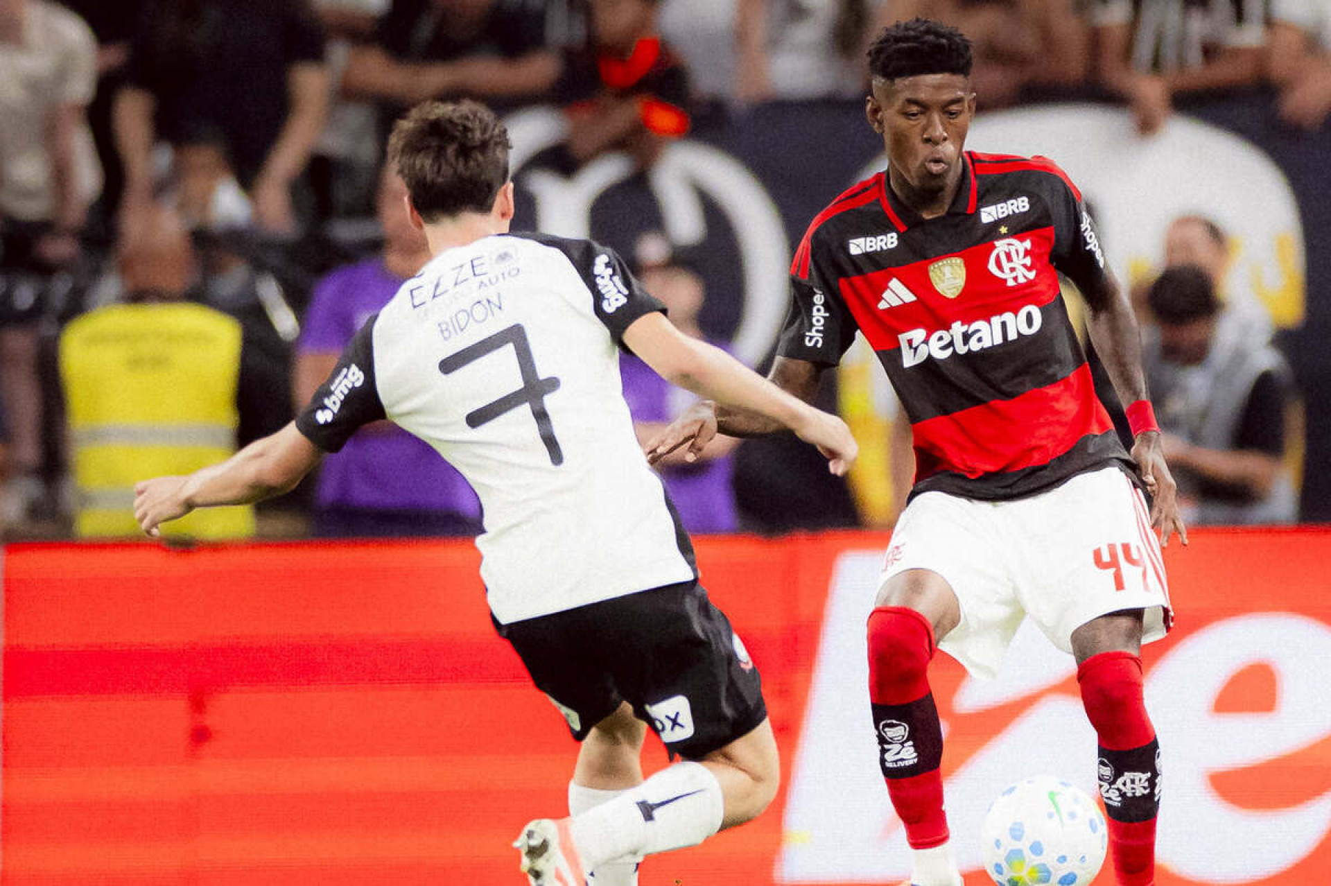 Marcelo Paz detona &aacute;rbitro e pede que n&atilde;o apite mais jogos do Corinthians