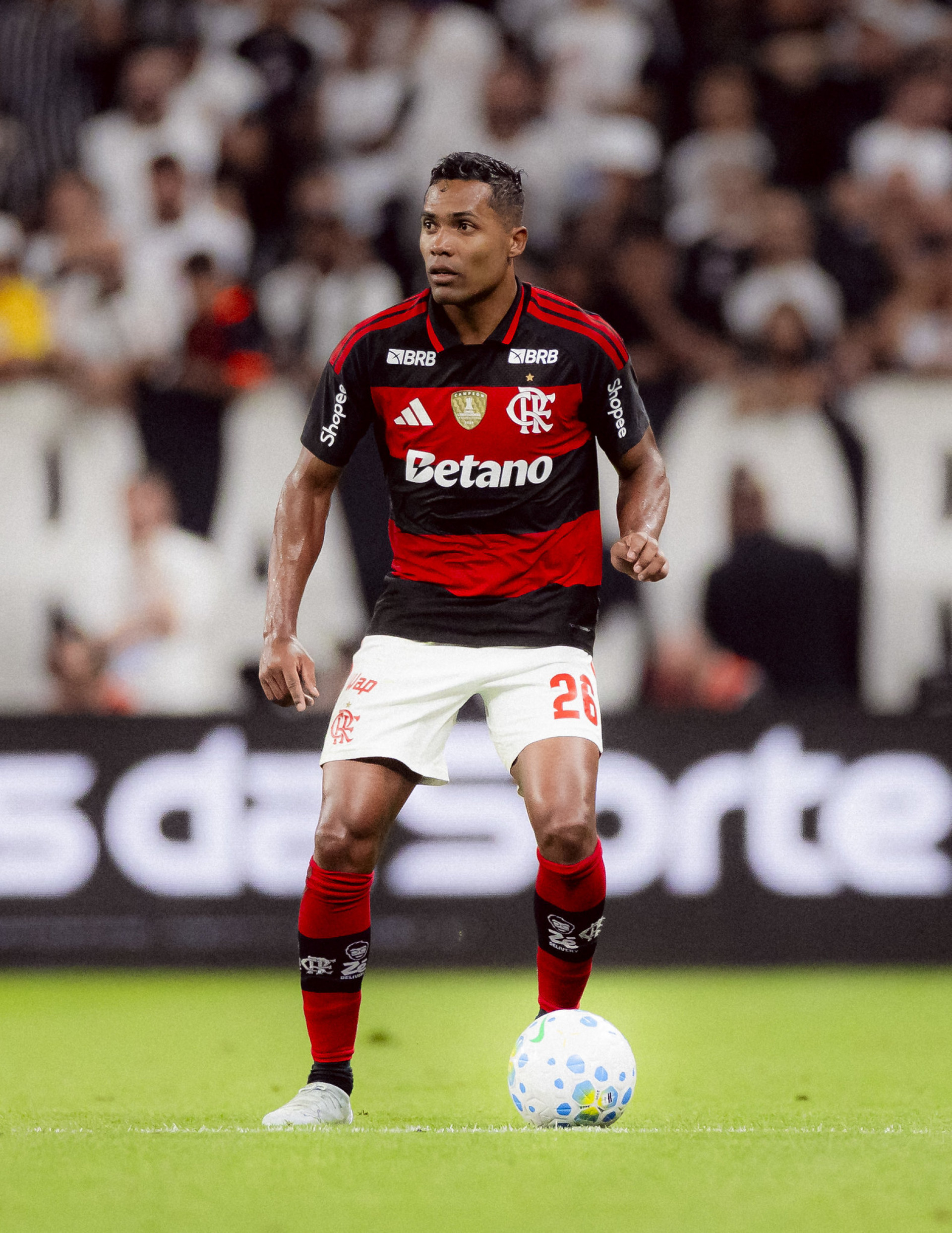 Alex Sandro, do Flamengo, durante jogo contra o Corinthians neste domingo (22) - Adriano Fontes / Flamengo