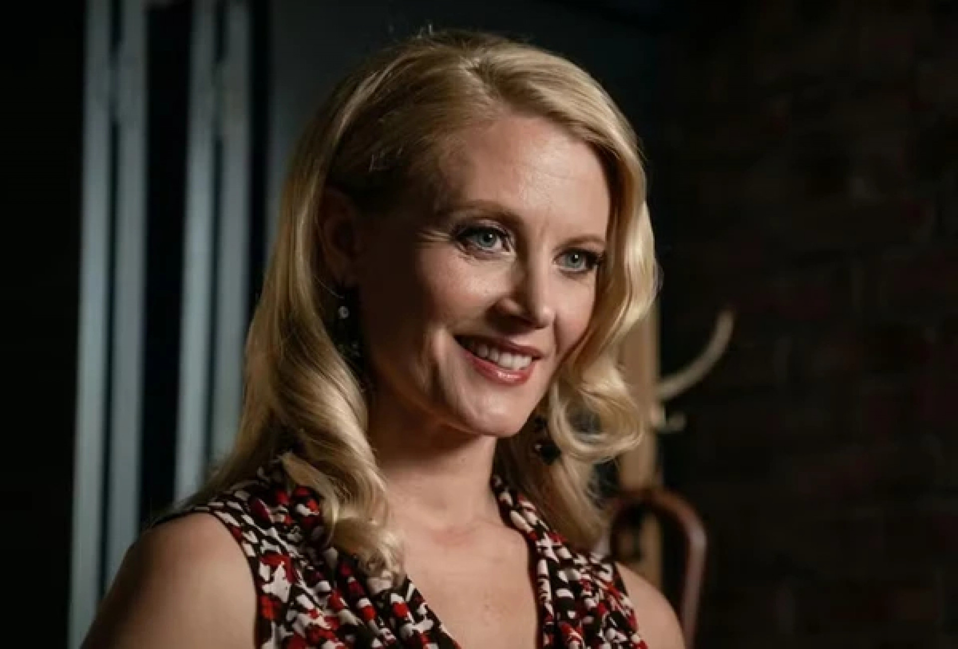 Morre Carrie Anne Fleming, atriz de 'Supernatural', aos 51 anos