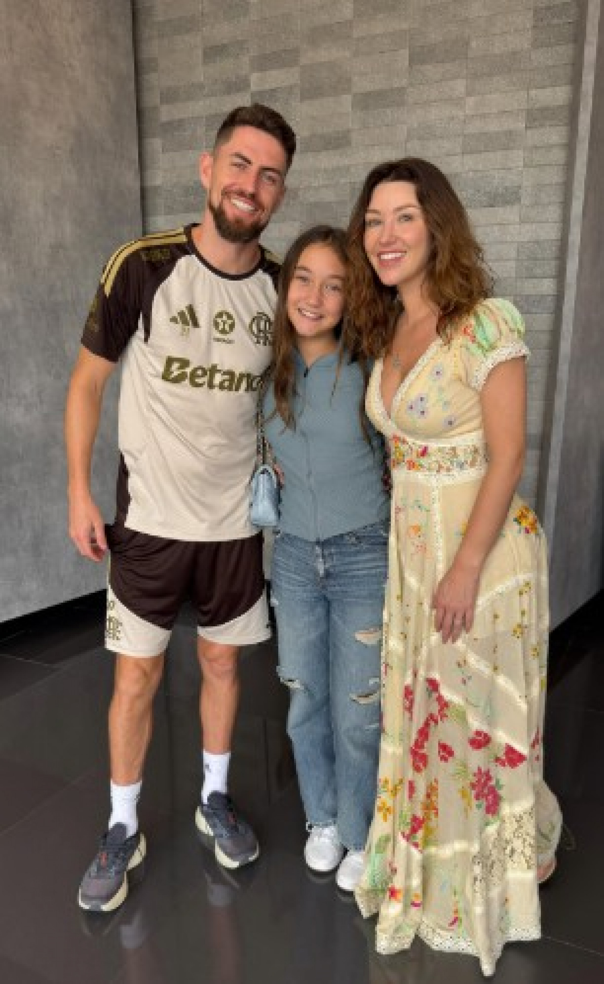 Jorginho, Catherine Harding e a filha - Reprodução de vídeo / Instagram