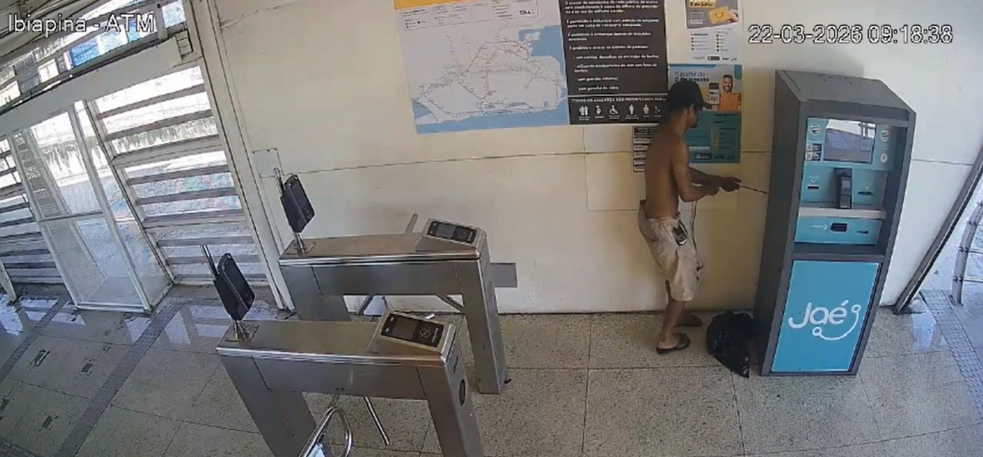 Câmeras da Mobi-Rio flagraram o momento do furto de cabos - Divulgação / Seop