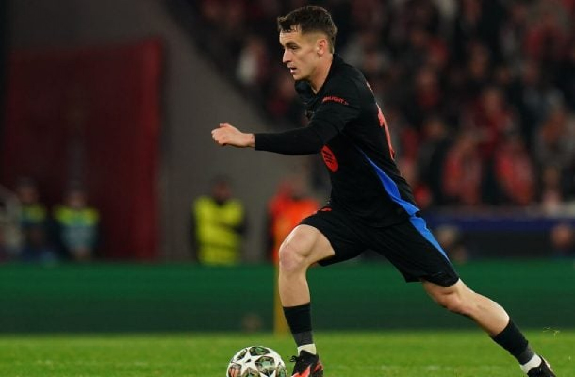 Casad&oacute; recebe proposta da Ar&aacute;bia Saudita, mas prioriza perman&ecirc;ncia no Barcelona