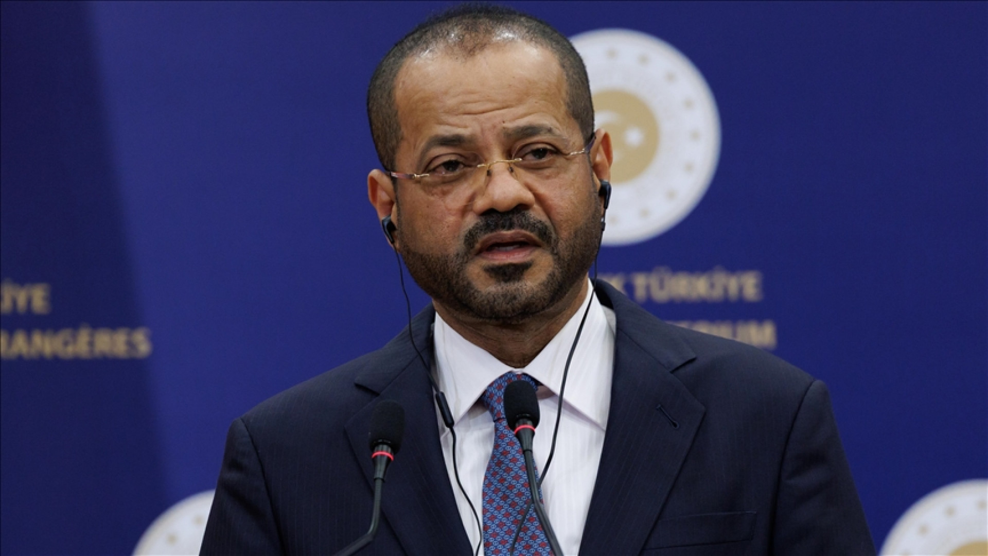 Ministros das Relações Exteriores do Irã e de Omã discutem situação no Estreito de Ormuz