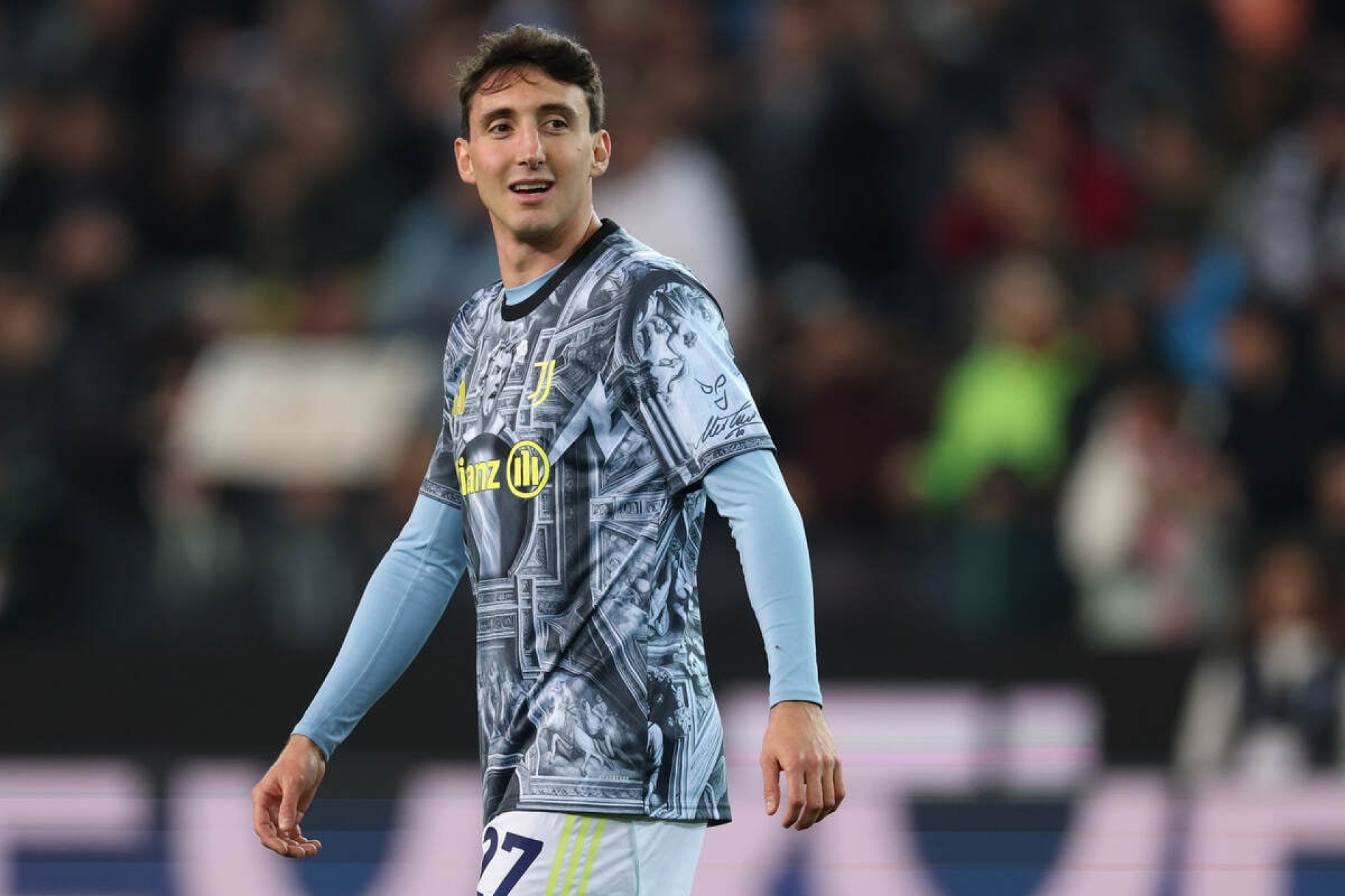 Barcelona mira lateral da Juventus para refor&ccedil;ar o elenco