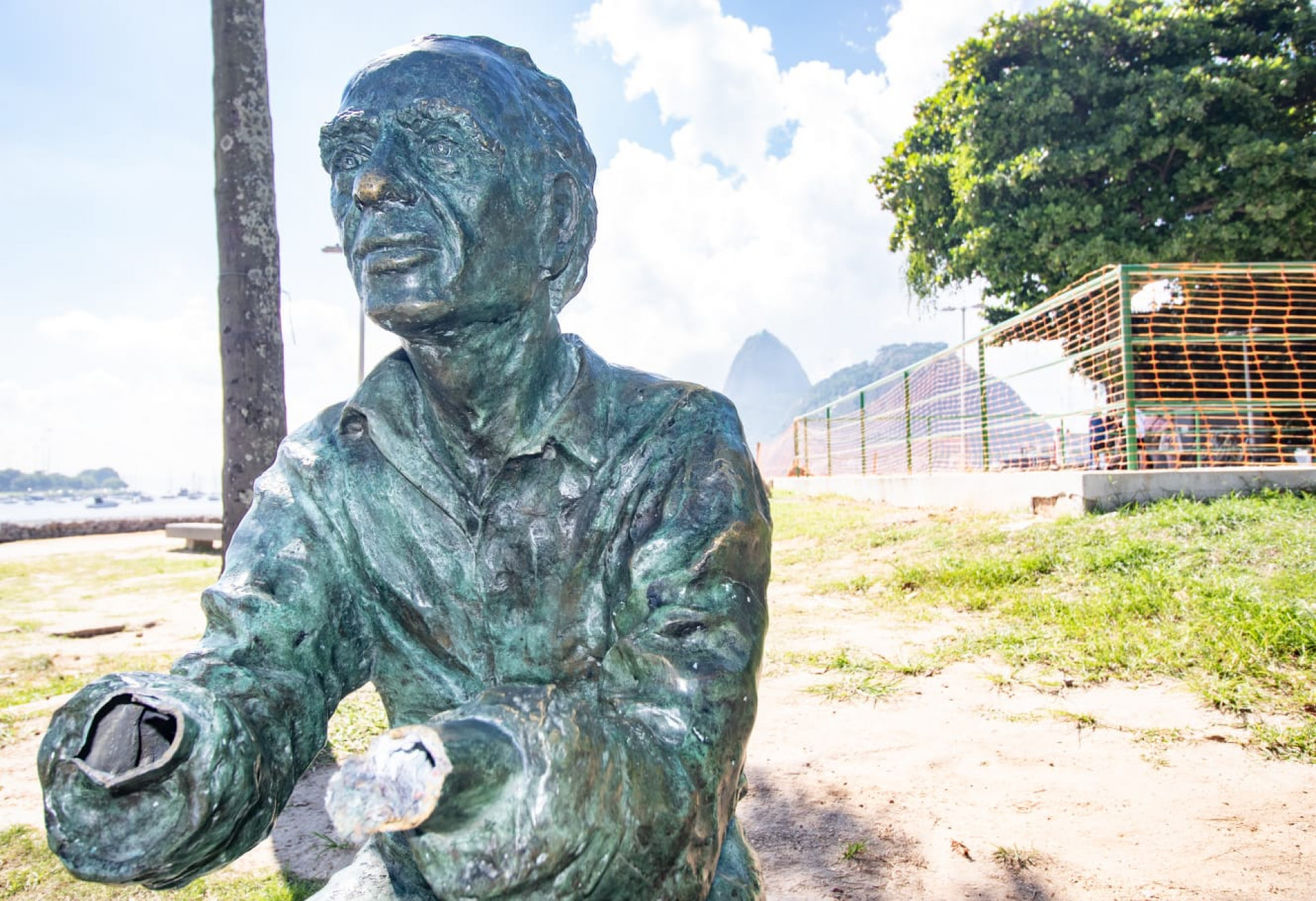 Criminosos furtaram a ave que compunha o monumento em fevereiro
- Érica Martin / Agência O Dia