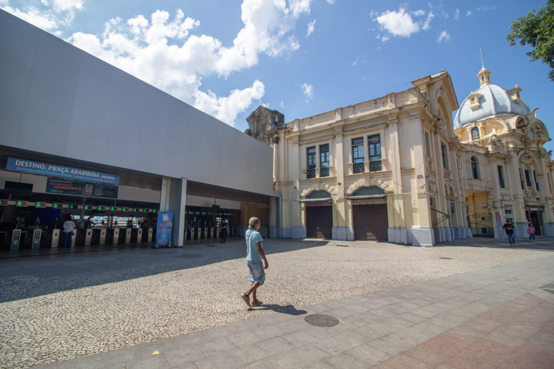 Movimentação na estação praça XV das barcas na manhã desta segunda-feira (23) - Érica Martin / Agência O Dia