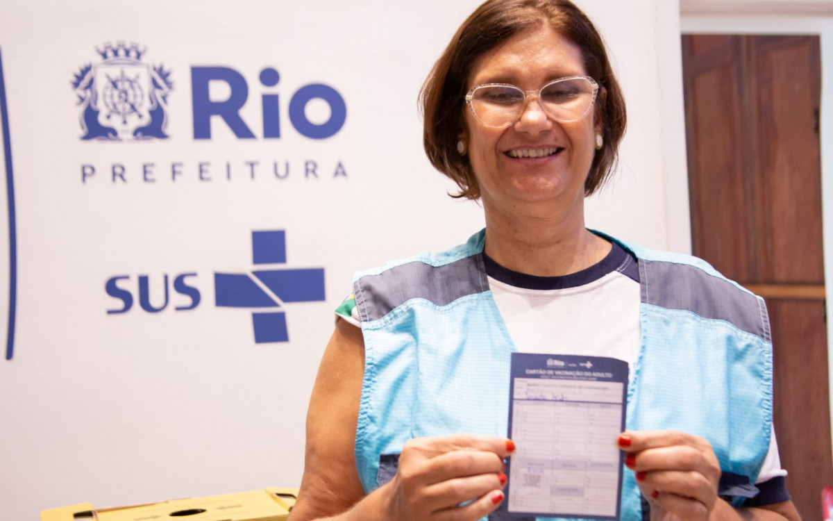 Eneida Aires, 62, também recebeu a dose: 'Importante para combater as doenças' - Érica Martin / Agência O Dia