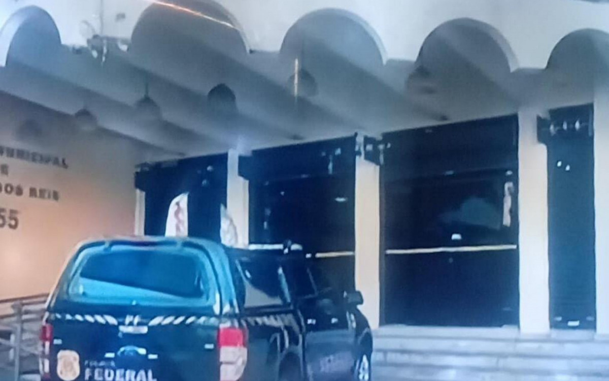 Policia Federal chegou cedo no prédio da Câmara de Vereadores em Angra dos Reis