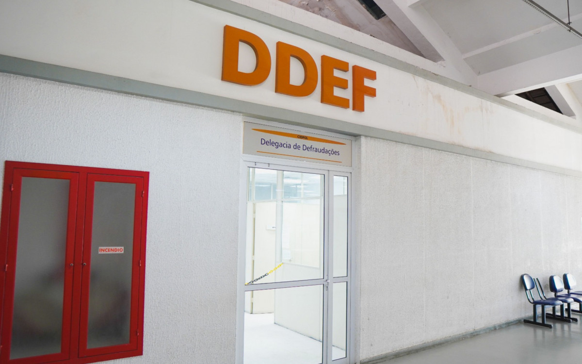 Policiais da Delegacia de Defraudações (DDEF) prenderam um envolvido em Campo Grande
