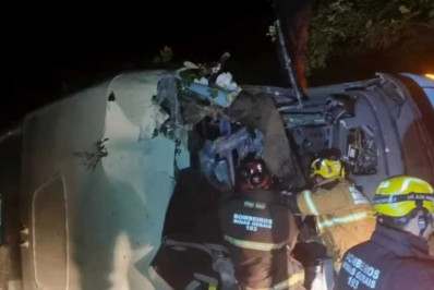 Homem morre em acidente com ônibus de estudantes em Minas