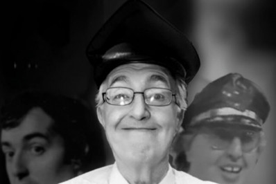 Morre Roberto Marquis, o Guarda Juju de 'A Praça É Nossa', aos 83 anos