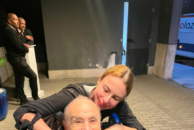 Stenio Garcia recebe alta hospitalar