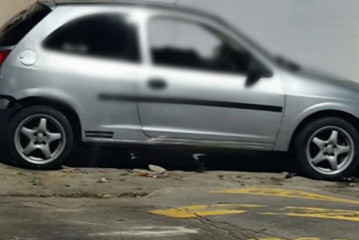 Homem é encontrado morto dentro de veículo, em Vicente de Carvalho