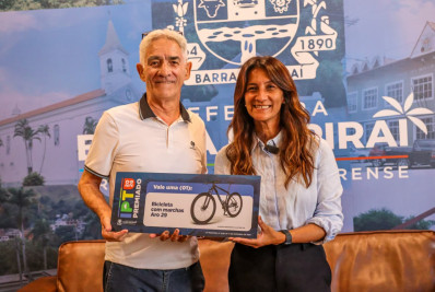 Prefeita Katia Miki faz entrega simbólica do primeiro IPTU Premiado de Barra do Piraí