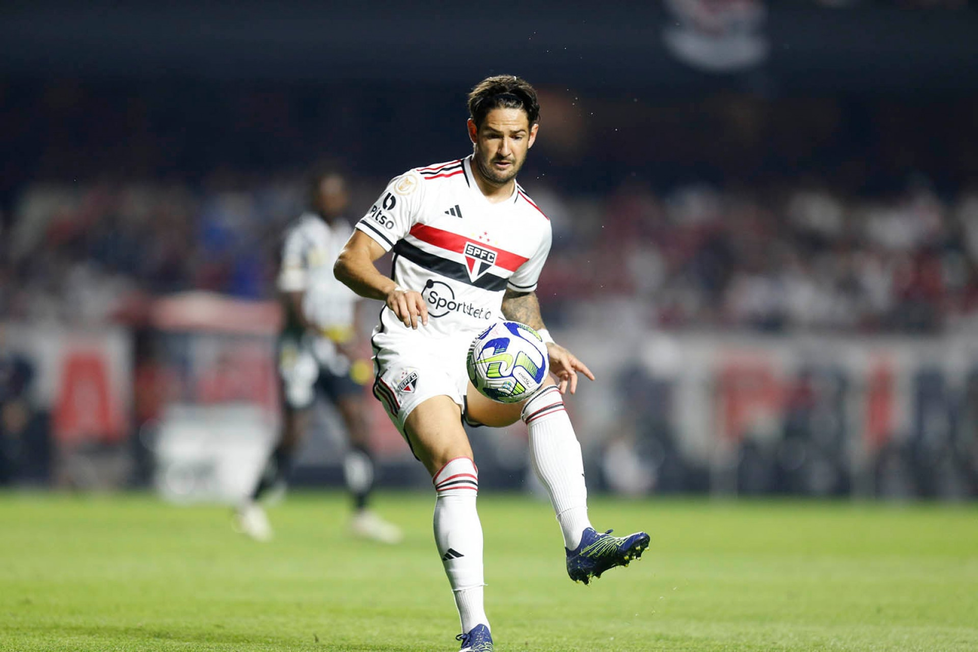 Exclusivo J10: “Torcida sempre espera o S&atilde;o Paulo campe&atilde;o”, diz Alexandre Pato