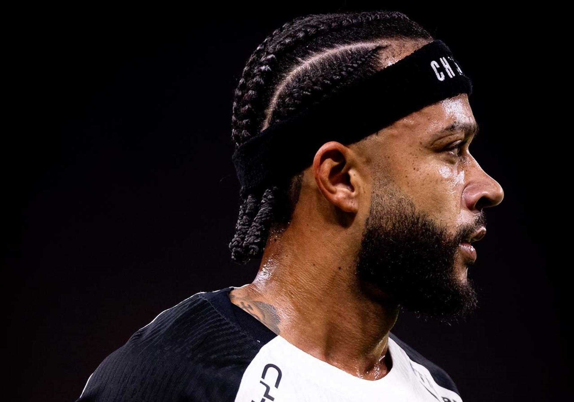 Holanda confirma corte do atacante Memphis Depay, do Corinthians