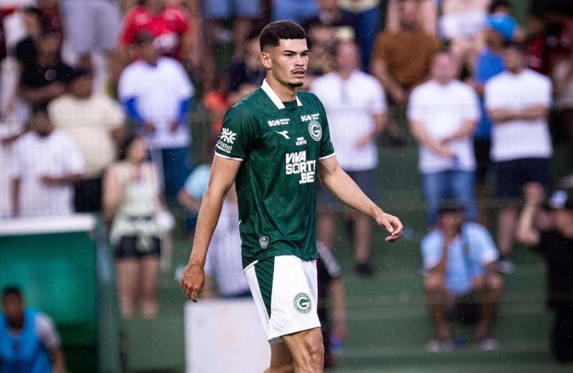 Botafogo fecha contrata&ccedil;&atilde;o de zagueiro do Goi&aacute;s