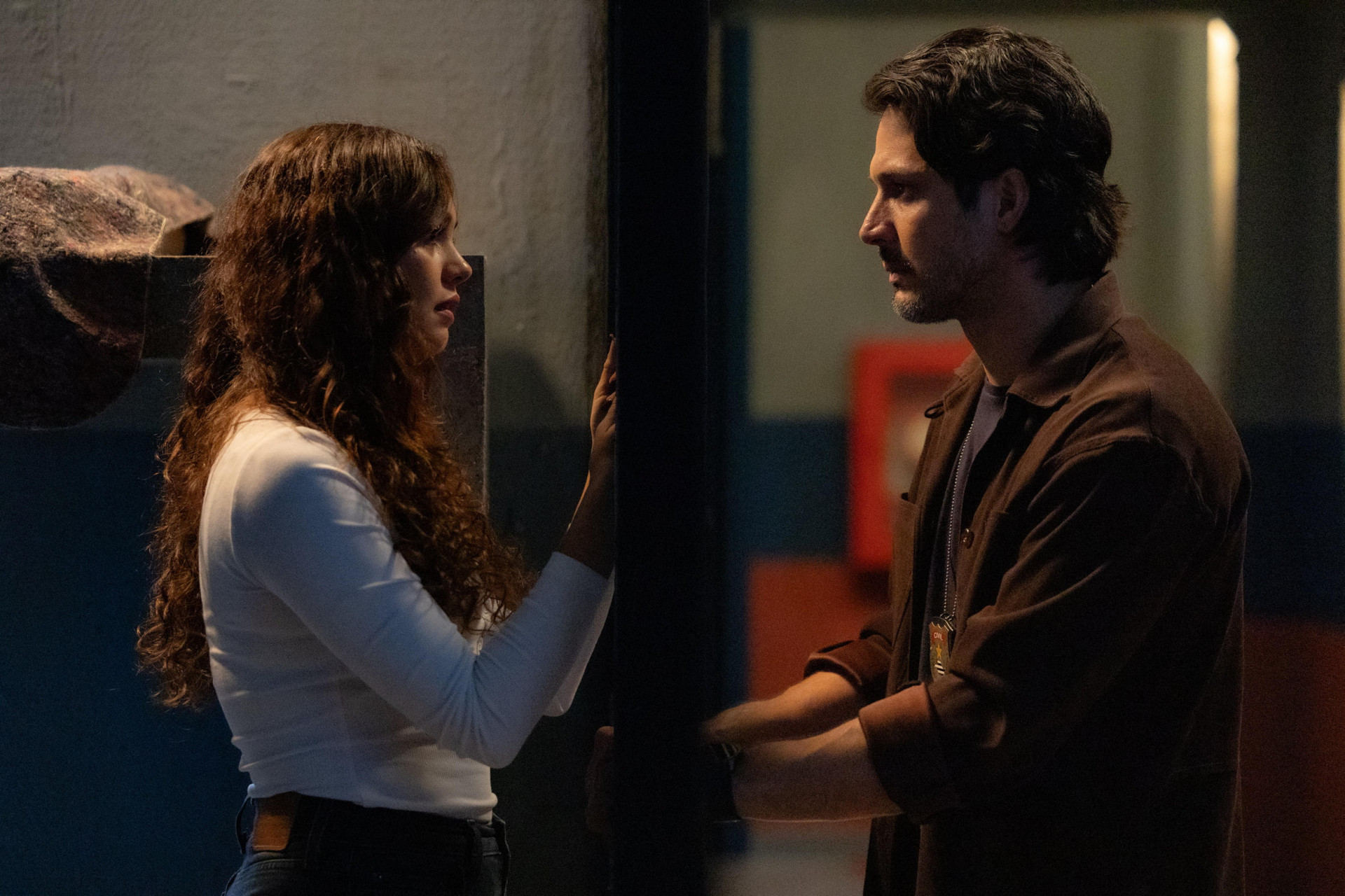 'Três Graças': Gerluce (Sophie Charlotte) é presa por Paulinho (Romulo Estrela) - TV Globo / Beatriz Damy