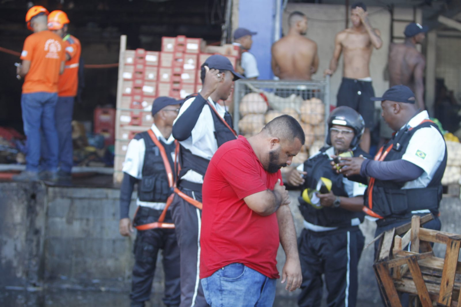 Incêndio destruiu galpão da Ceasa, em Irajá, nesta terça-feira (24) - Reginaldo Pimenta / Agência O Dia