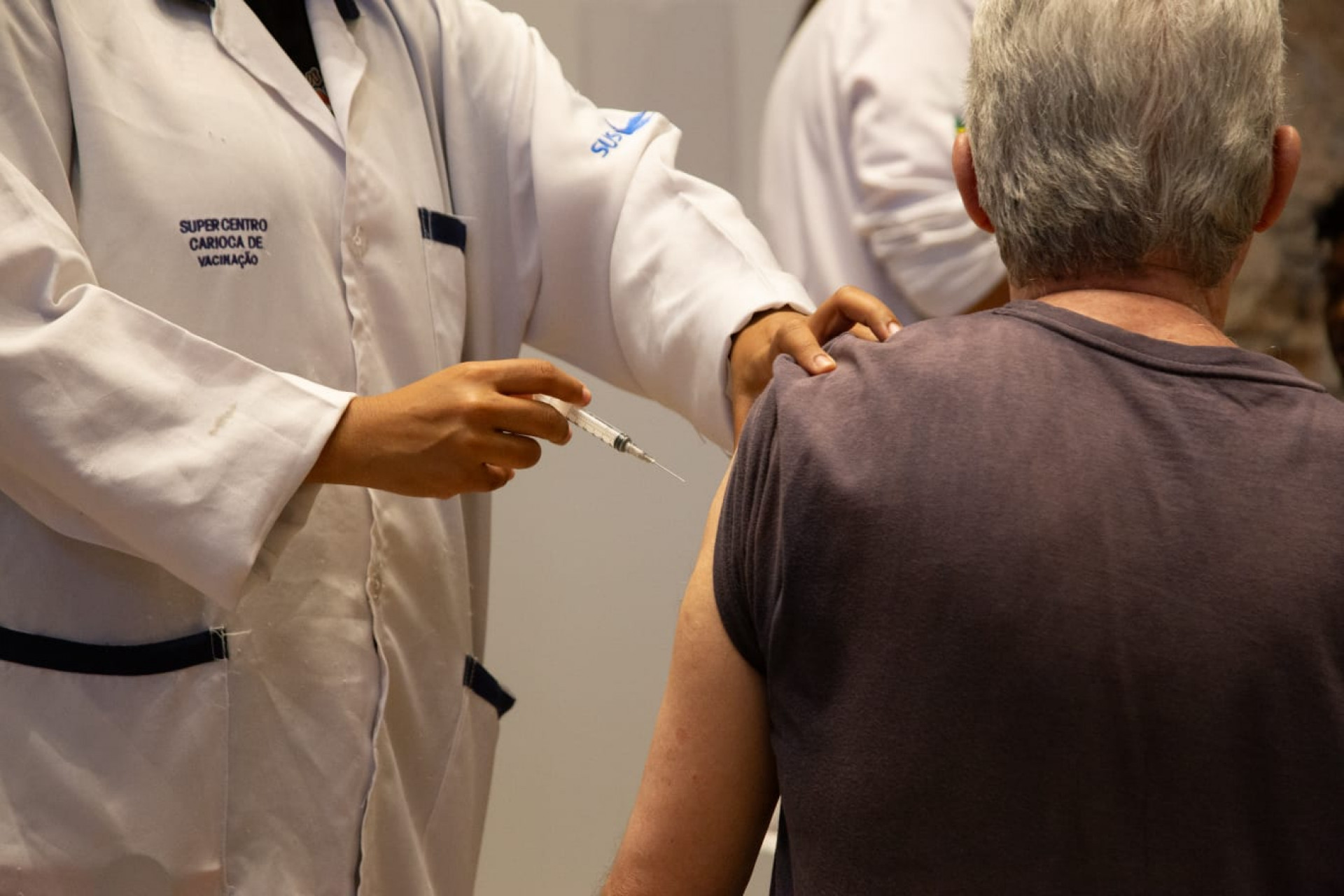 Idosos, crian&ccedil;as e todas as pessoas acima de 6 meses de idade podem receber a dose contra a gripe - &Eacute;rica Martin / Ag&ecirc;ncia O Dia