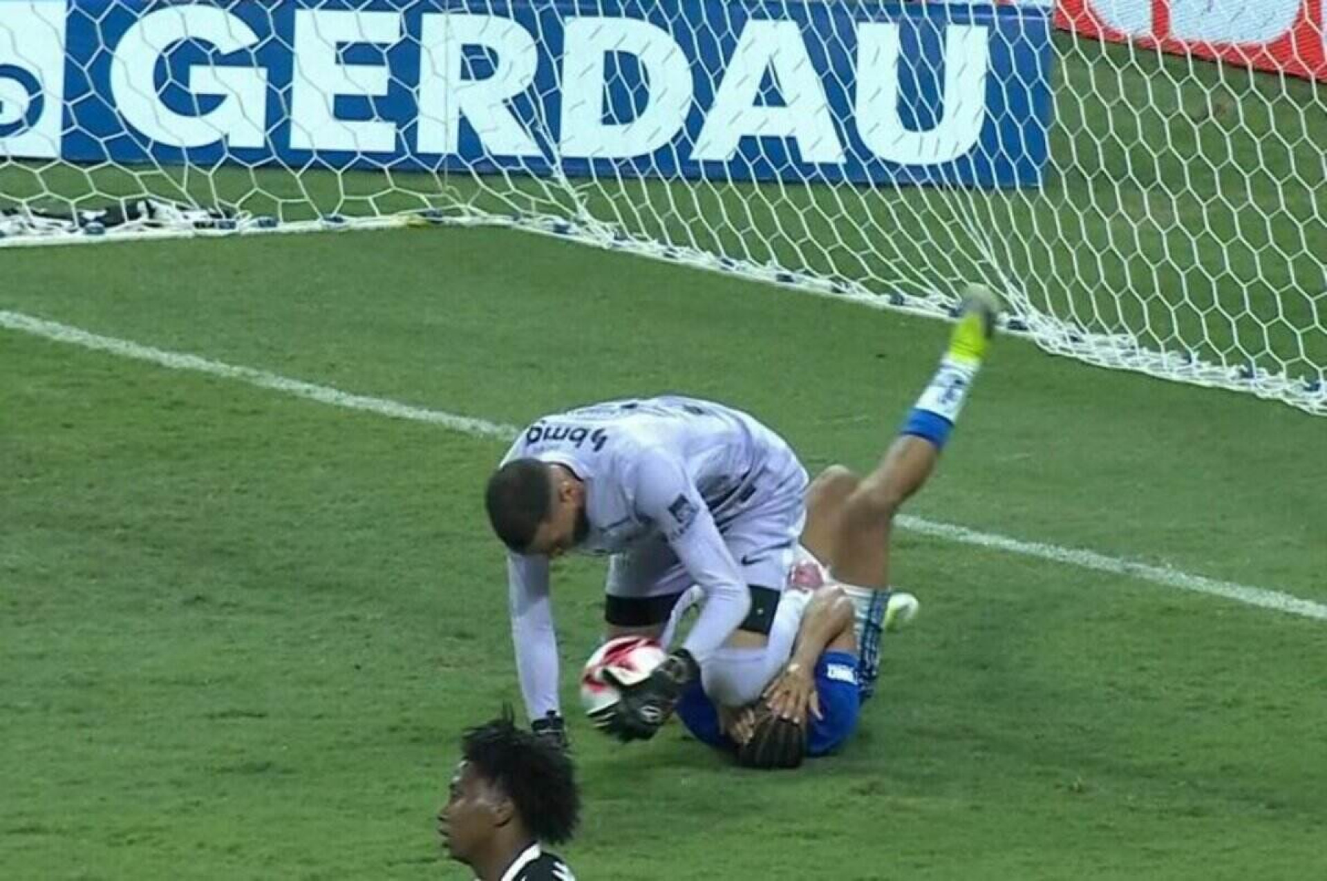 Cruzeiro e Atl&eacute;tico aceitam san&ccedil;&otilde;es esportivas e financeiras ap&oacute;s briga generalizada