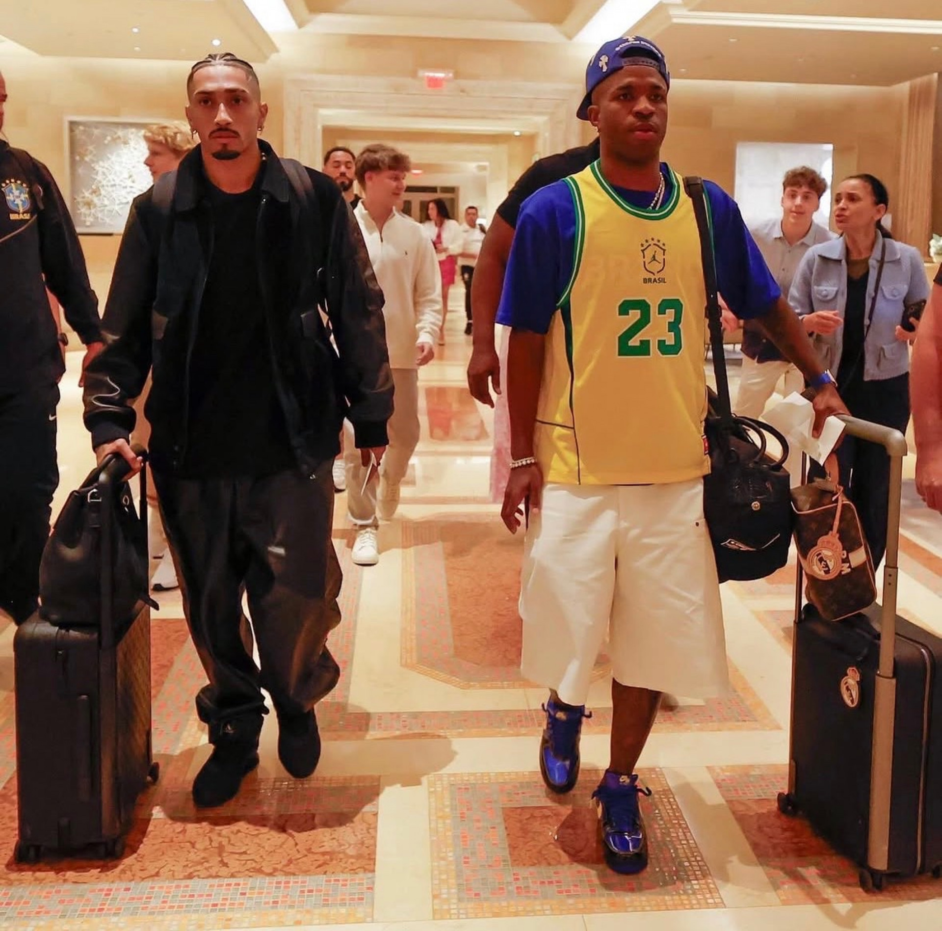 Vini Jr, Raphinha e outros jogadores se apresentam, e Seleção fica quase completa