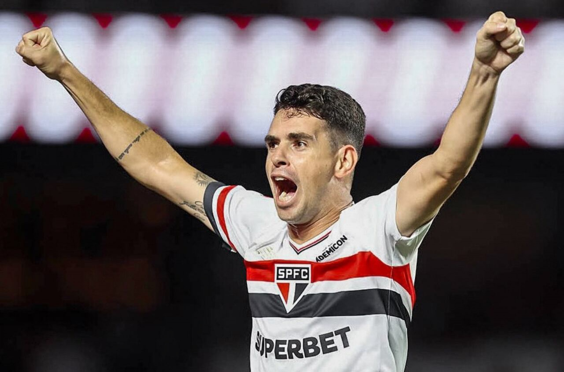 Oscar e S&atilde;o Paulo ajustam rescis&atilde;o para aposentadoria do meia
