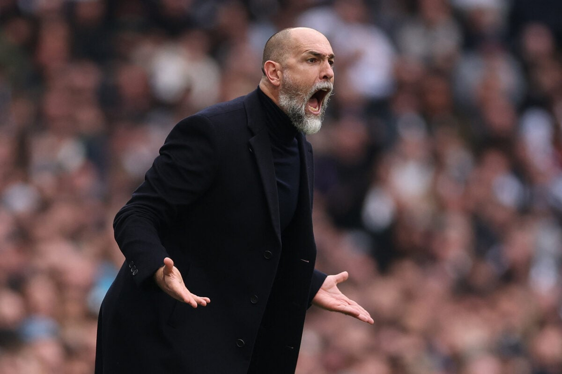 Tottenham entra em alerta e j&aacute; planeja troca de t&eacute;cnico