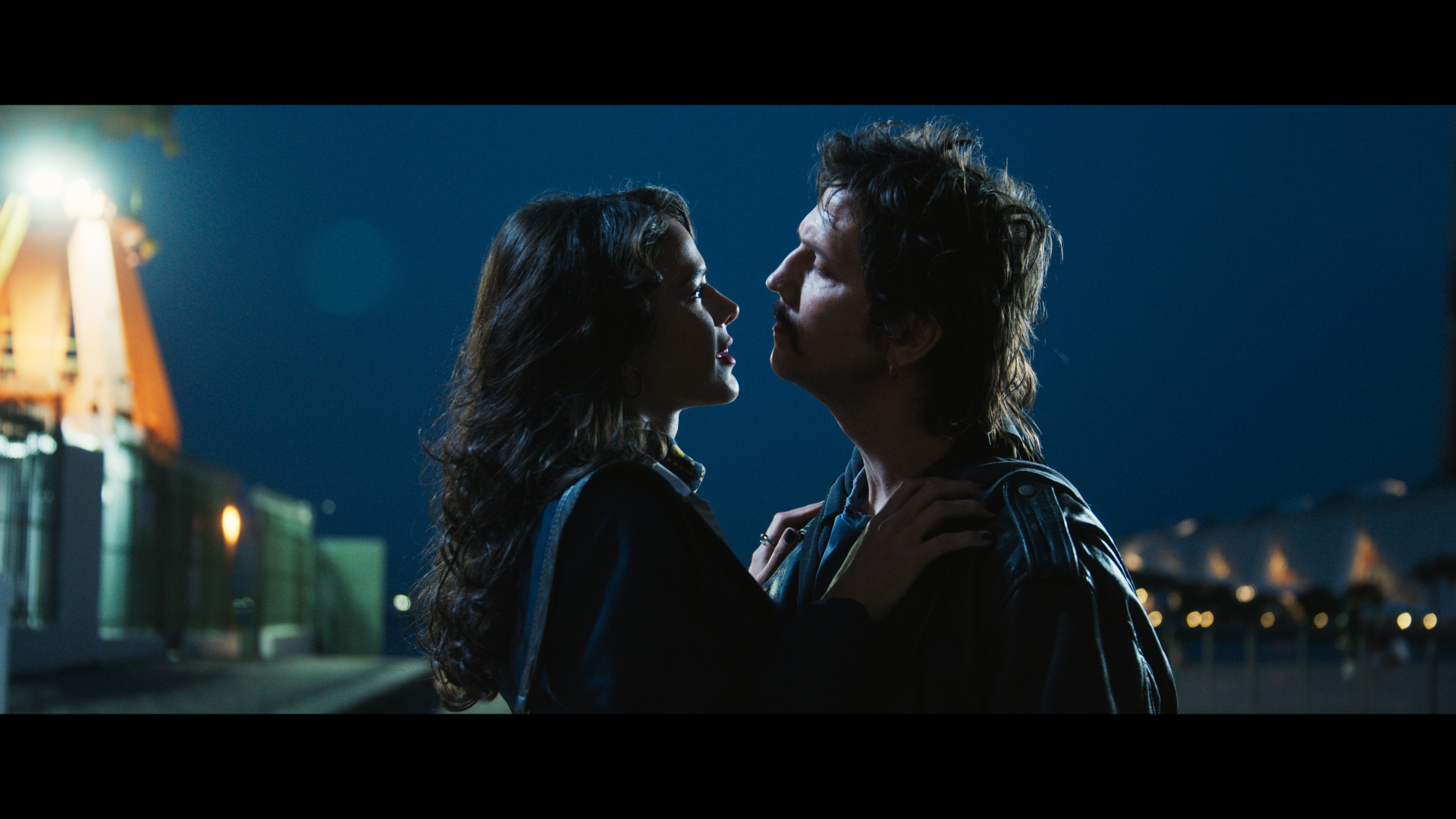 Bruna Marquezine e Vladimir Brichta interpretam casal no filme 'Velhos Bandidos' - Divulgação