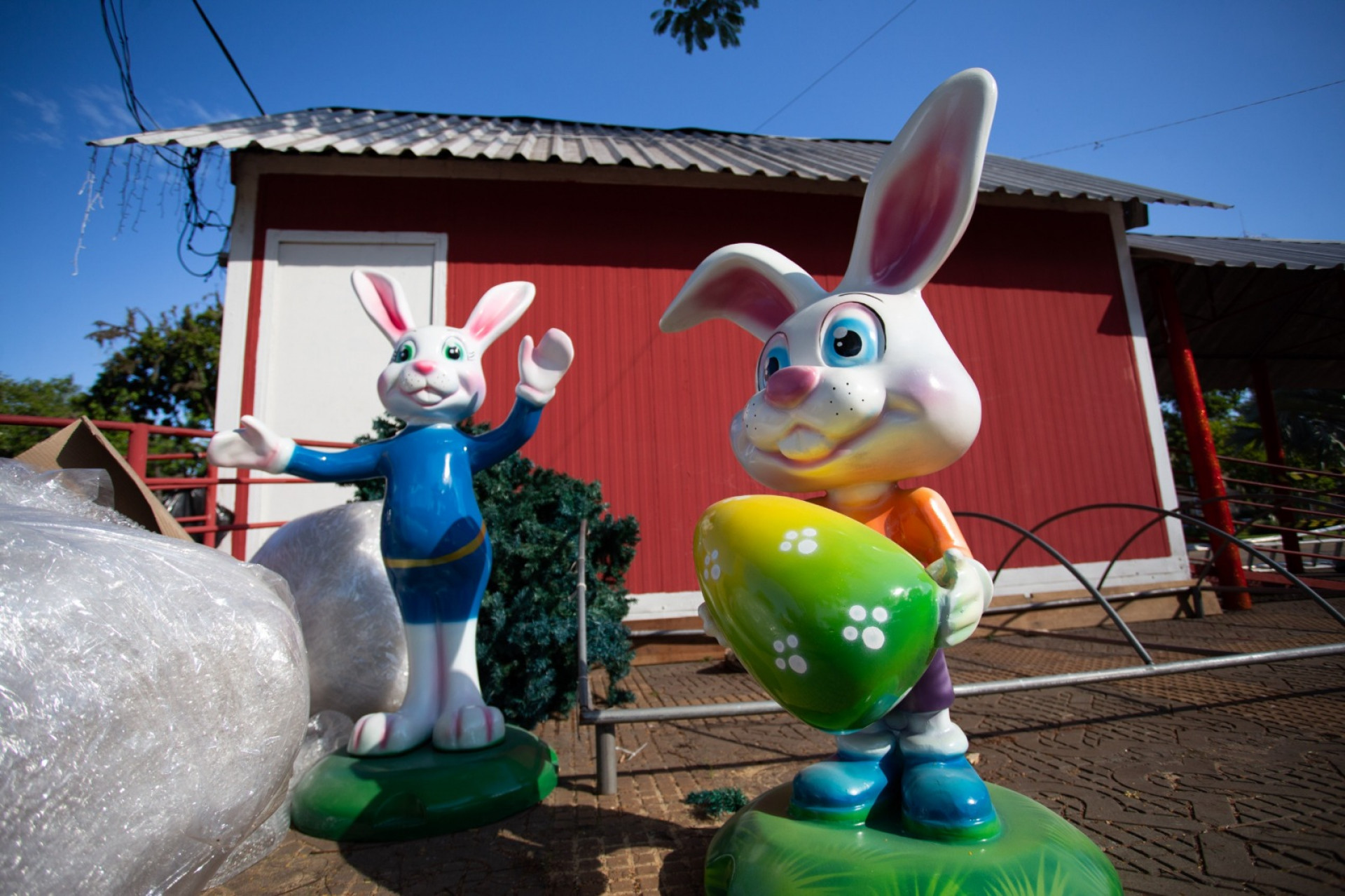 Toca do Coelho ganha cenário encantado e convida famílias para viver a magia na Praça Brasil