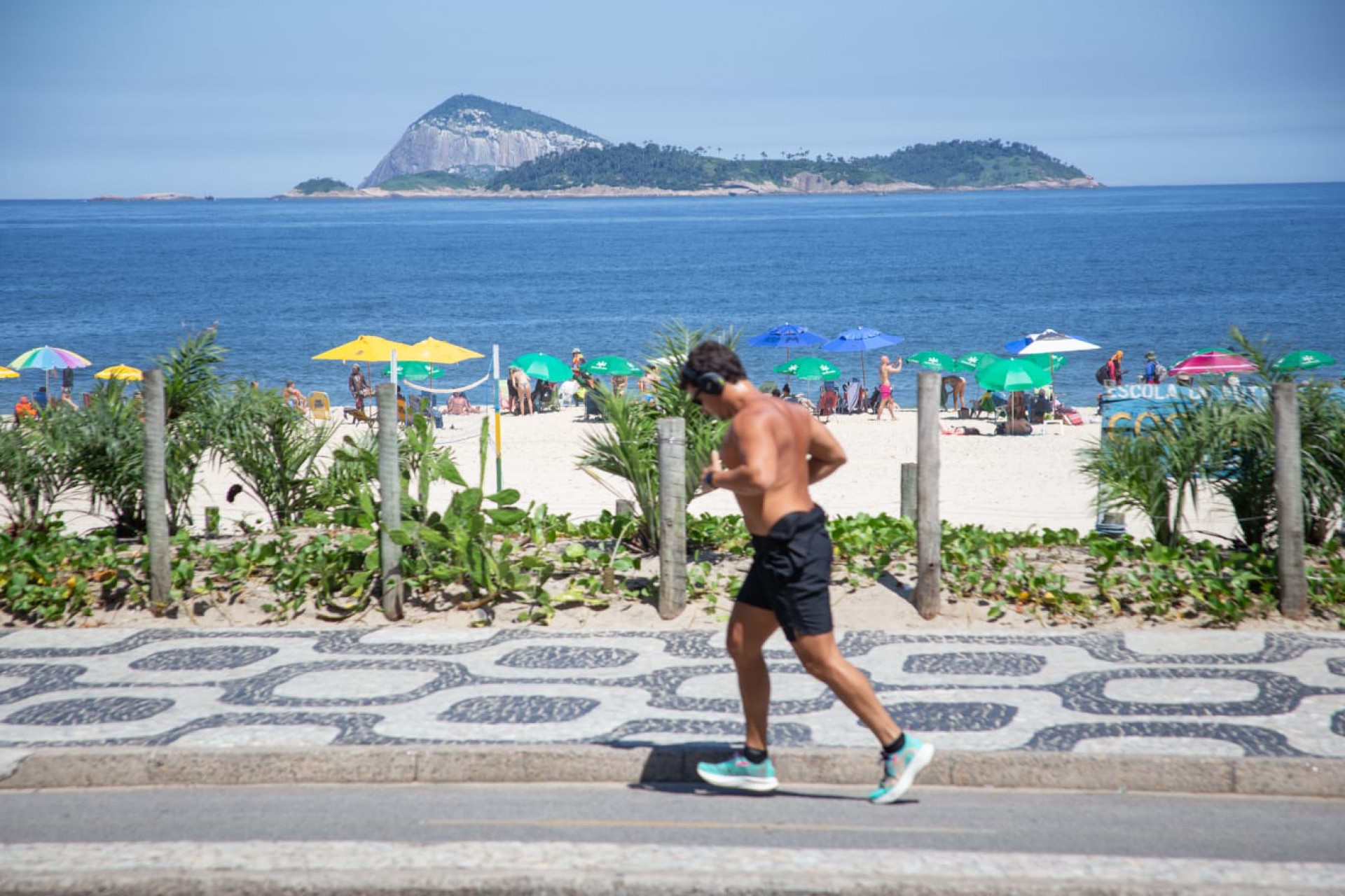 Movimentação na praia de Ipanema, Zona Sul do Rio - Érica Martin / Agência O Dia 